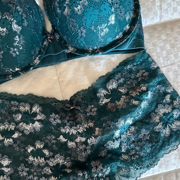 Body by Victoria’s Secret luxe deepest green shimmer push-up bra shortie set NWT - Picture 3 of 6